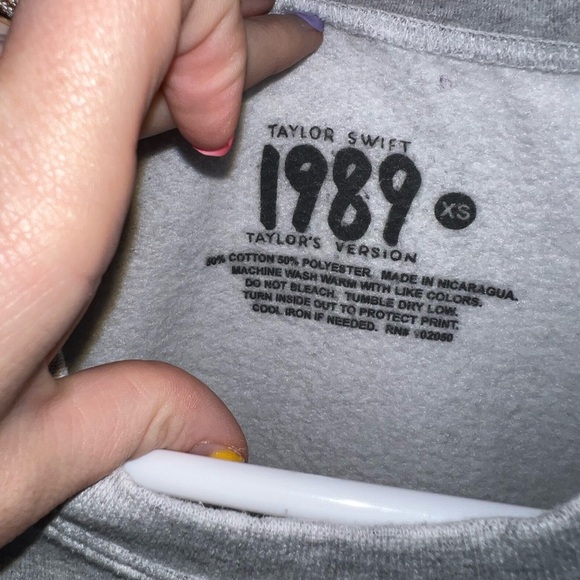 Taylor Swift Gray Crewneck Sweater xs - Picture 8 of 14